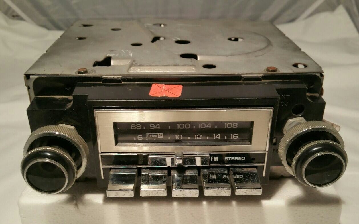 GM Delco 2700 AM/FM Stereo Radio-Vintage