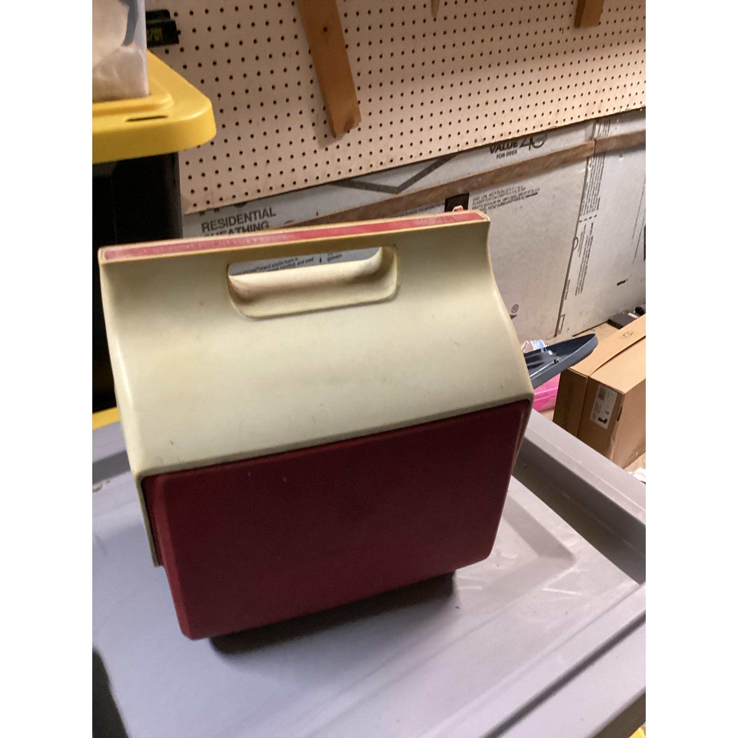 Igloo Rolling Ice Chests & Coolers