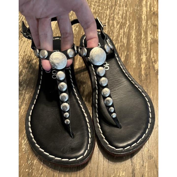 Bernado Mojo Black Stitch Leather Metal Brazil Flat Sandles T Strap Studs 6.5 M
