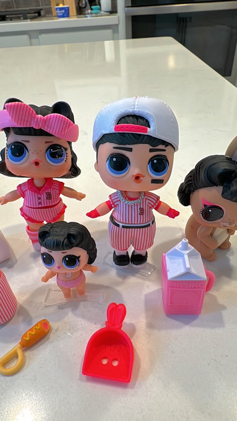 L.O.L. Surprise! SHORT STOP FAMILY Big & Lil Sis, Boy, Pet CONFETTI POP SERIES 3