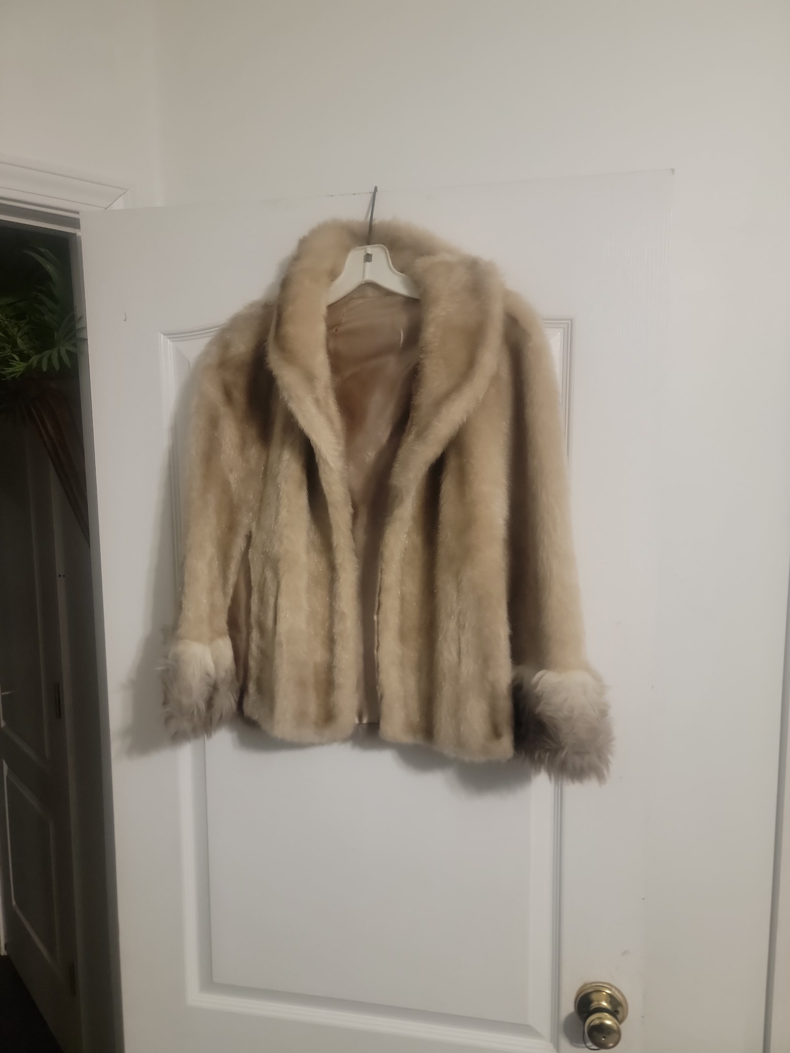 Faux fur cape/ poncho vintage