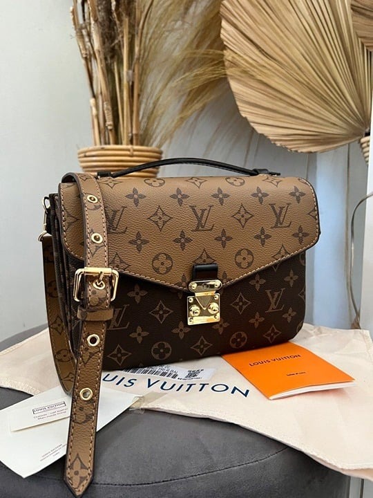Reverse Monogram Pochette Metis