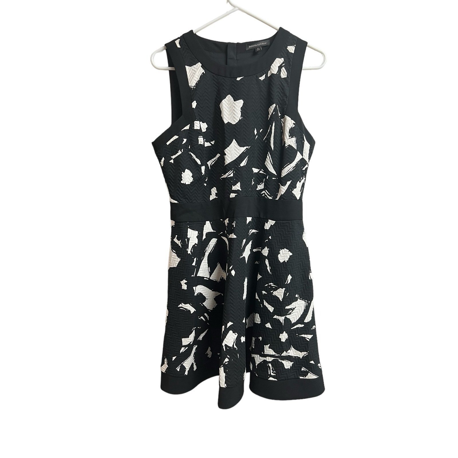 Banana Republic Sleeveless Fit & Flare Dress Black White Size 10