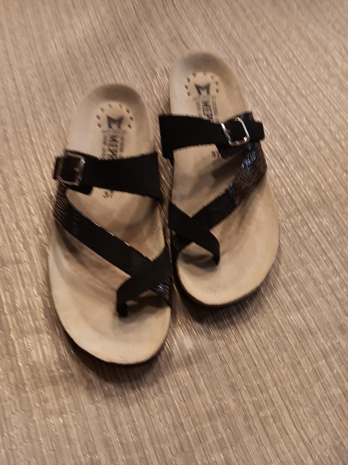 Black leather Mephisto Helen Classic Sandals