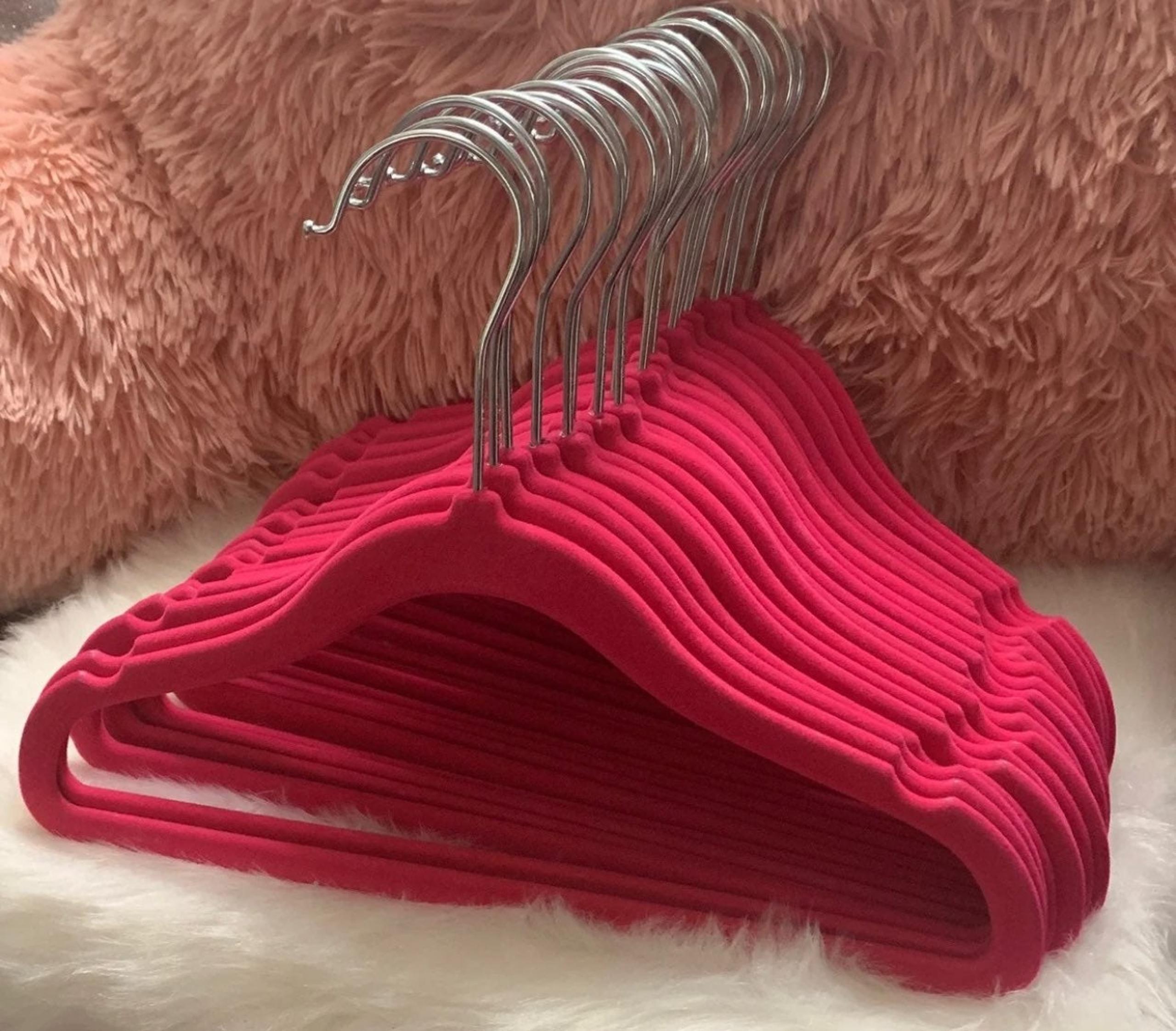 20 BH&G Velvet Hot Pink Childrens Hanger