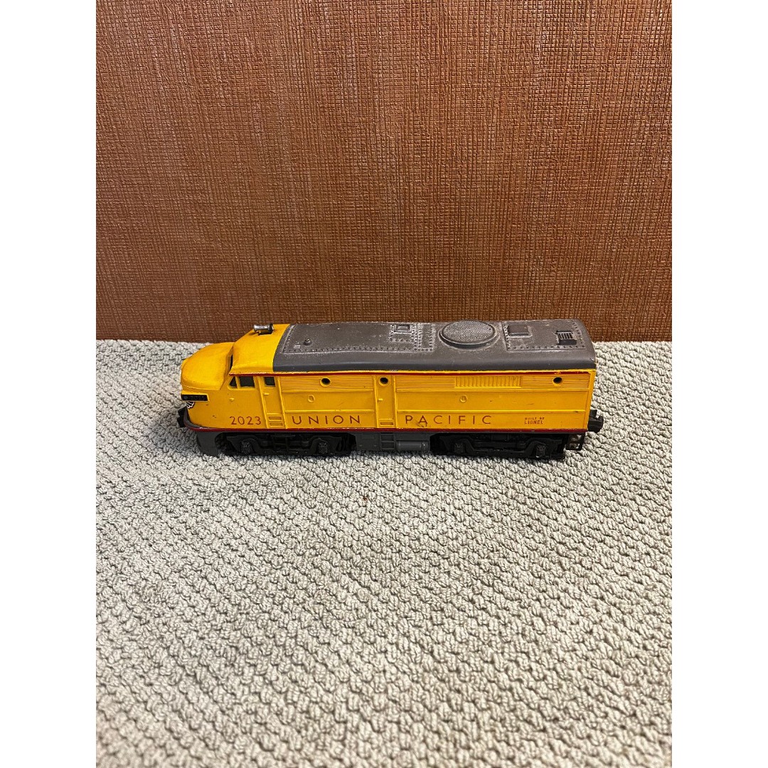 Vintage 1950's Lionel Train Accesories Including A Locomotive and More Lot of 11