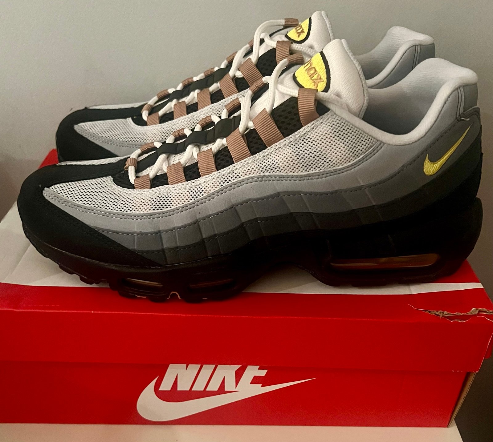 Authentic Nike Air Max 95 white yellow strike wolf grey size 11 sneakers icons