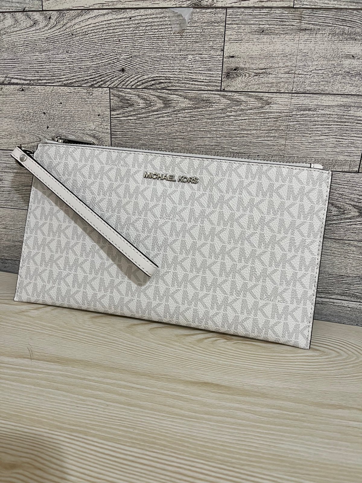 michael kors white wristlet
