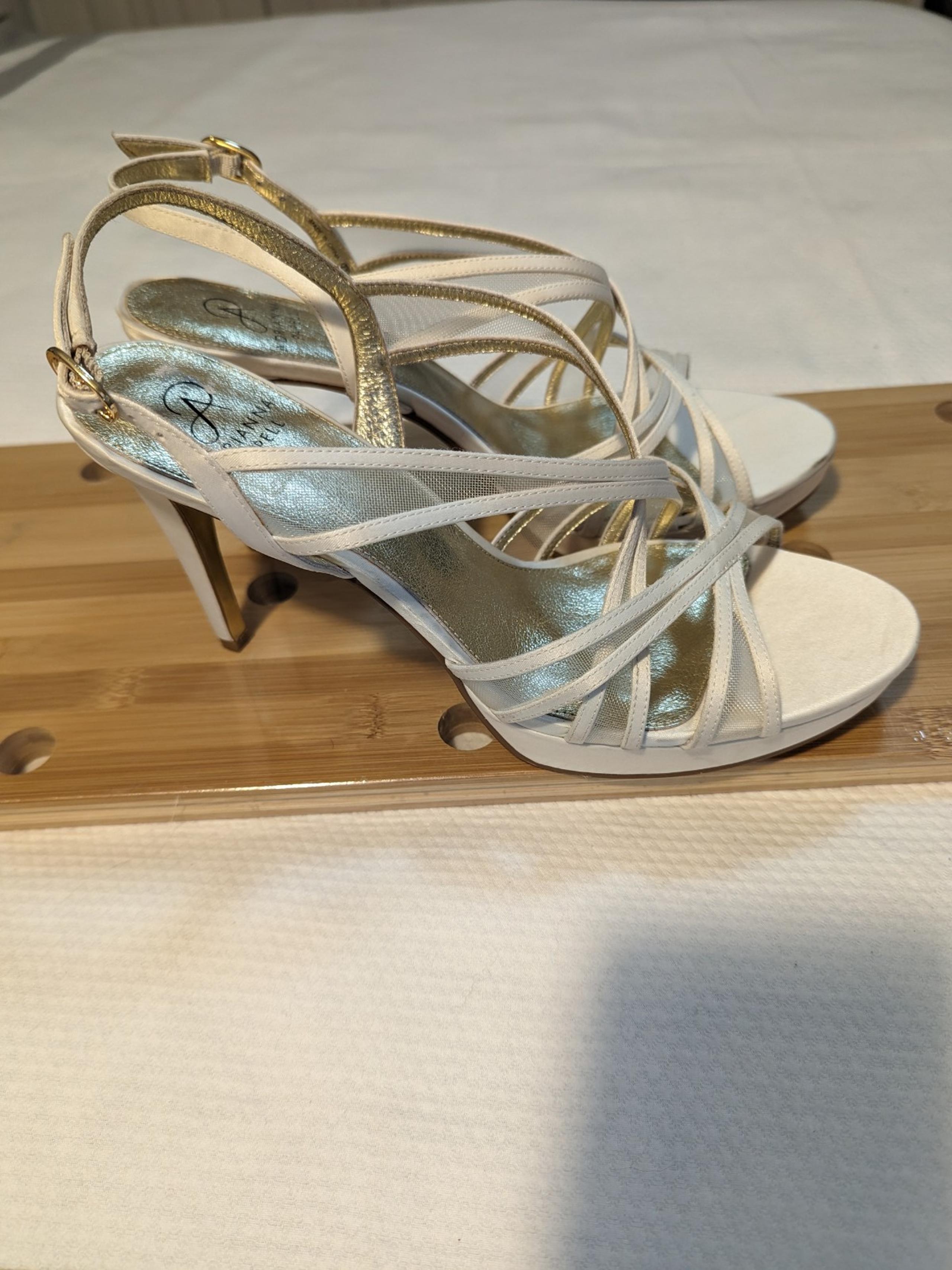 NEW Women's ADRIANNA PAPELL Platform Heels ADRI White Satin Wedding  Size 10.