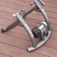 Aluminum GIANT bike trainer