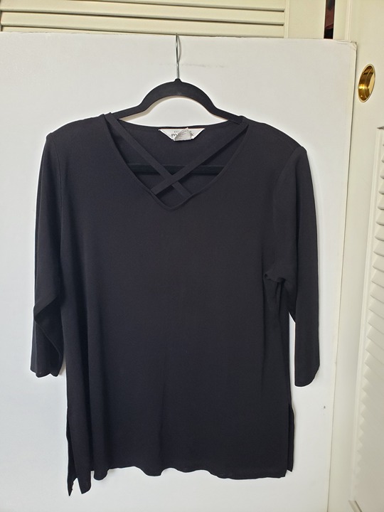 Misook Criss Cross Lattice V-neck 3/4 Sleeve Stretch Black Tunic Top