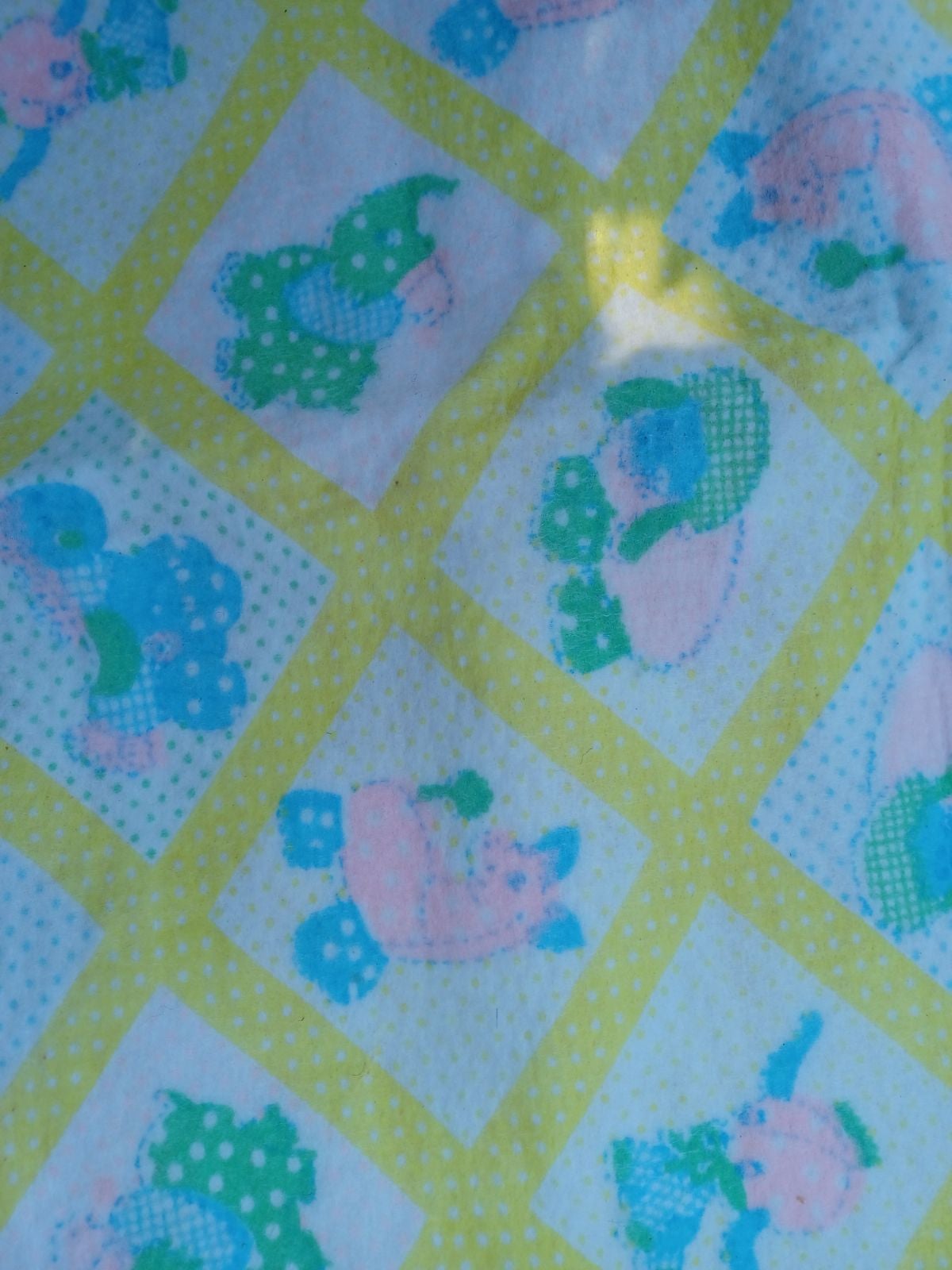 Vintage BABY BLANKET 44” x 36” Baby Animals Yellow White Unisex Acrylic Satin