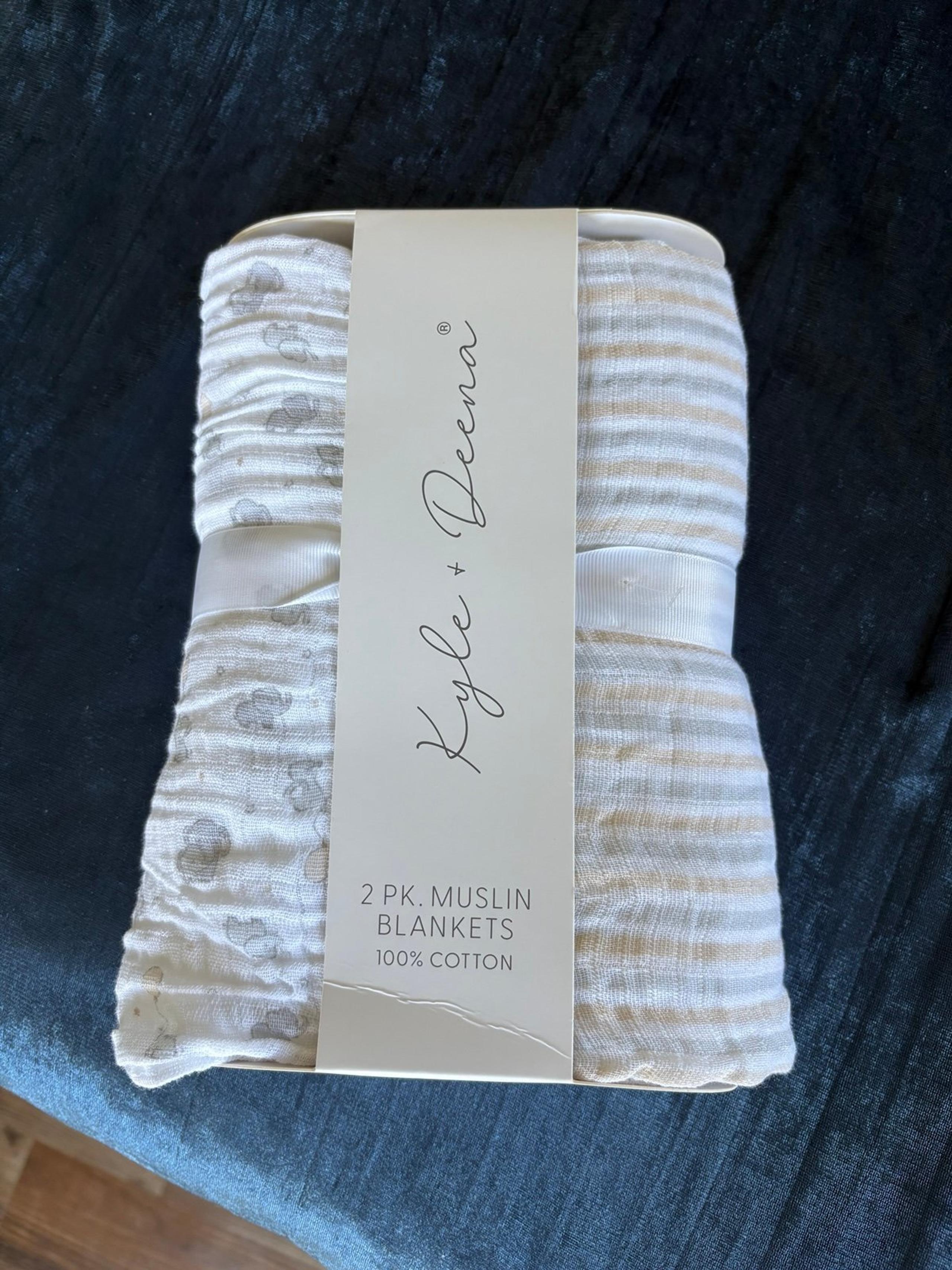 Unisex muslin swaddles