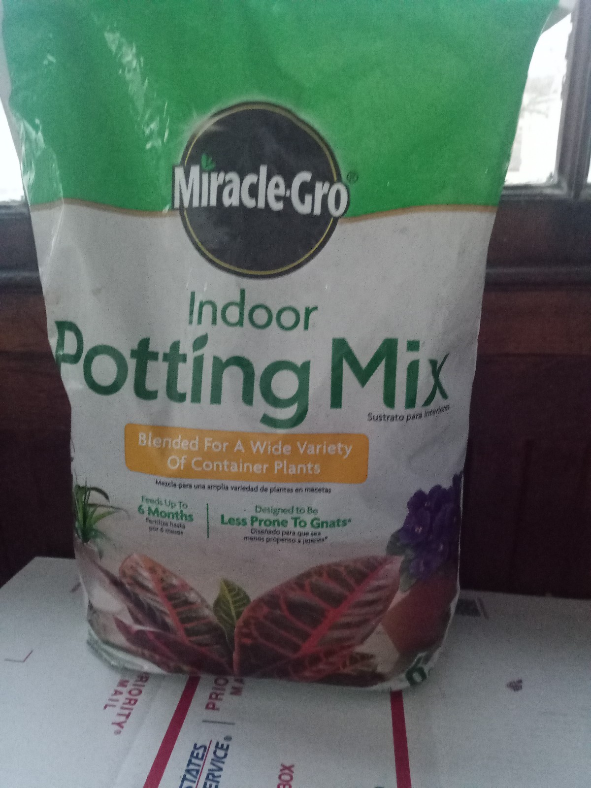 Potting soil 6QT bag miracle grow indoor