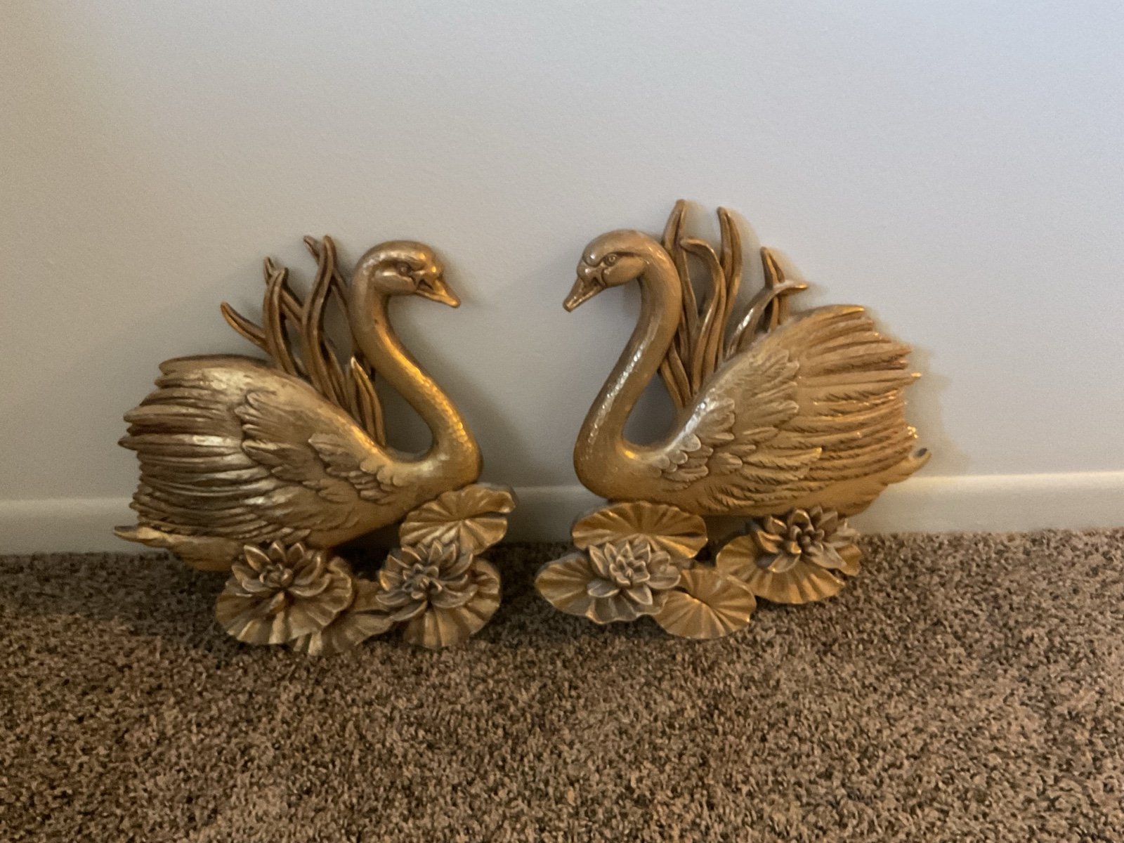 Gold Swan Decor