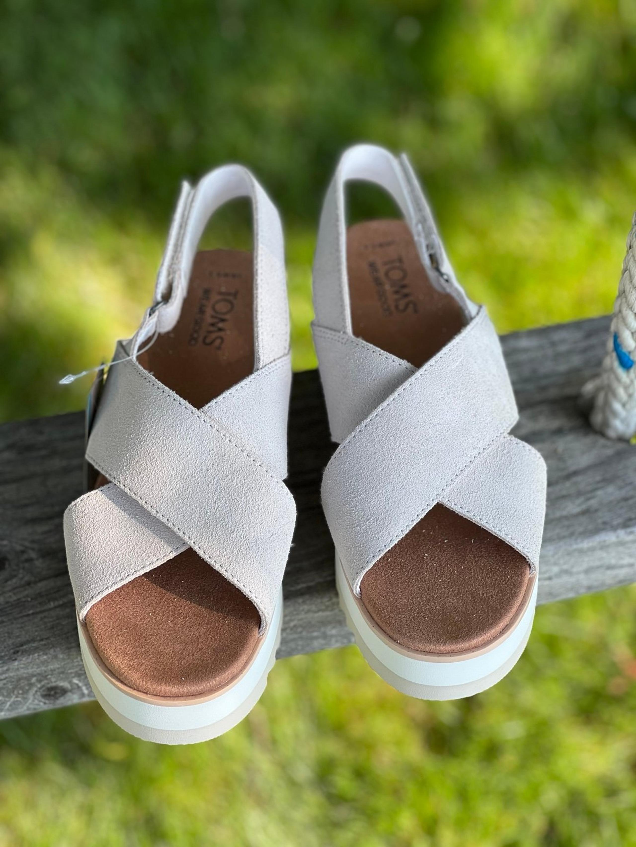 NWT Toms Diana Crossover Light Sand Suede Espadrille Wedge Sandals