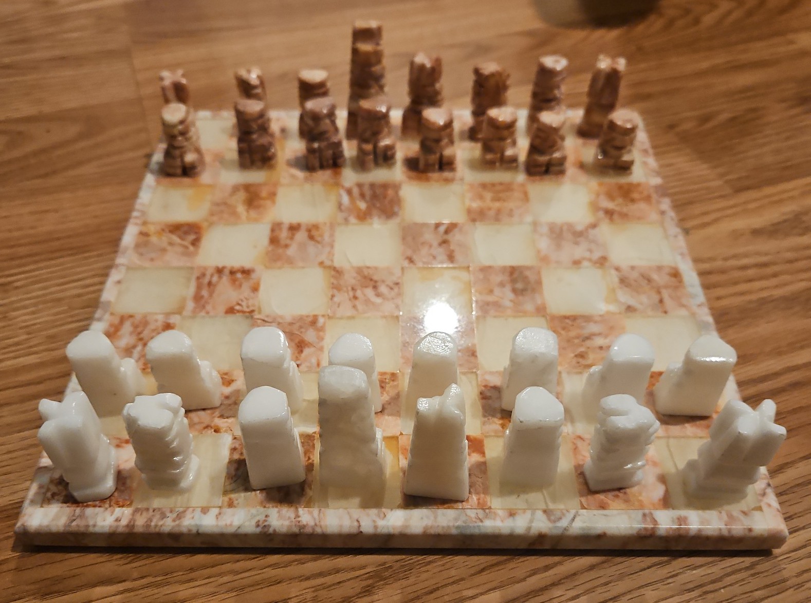 Hand carved Mexican Aztec Onyx/Marble Red and White 32 piece 17 chess board