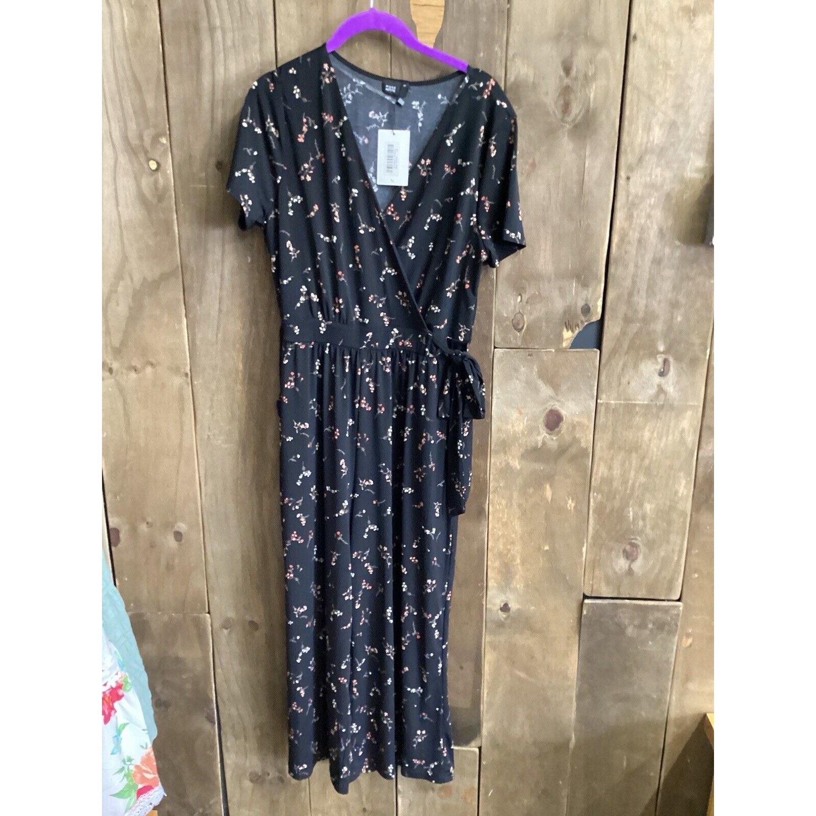 Muse Petite Black And Flower Wrap Dress Size Large