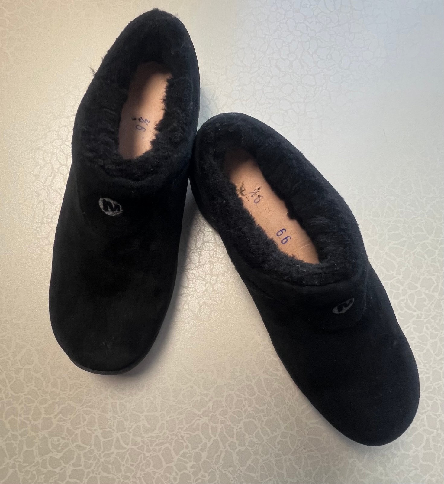 Merrell | Women’s Encore Ice Slip-On moccasin shoes. Size: 9.5