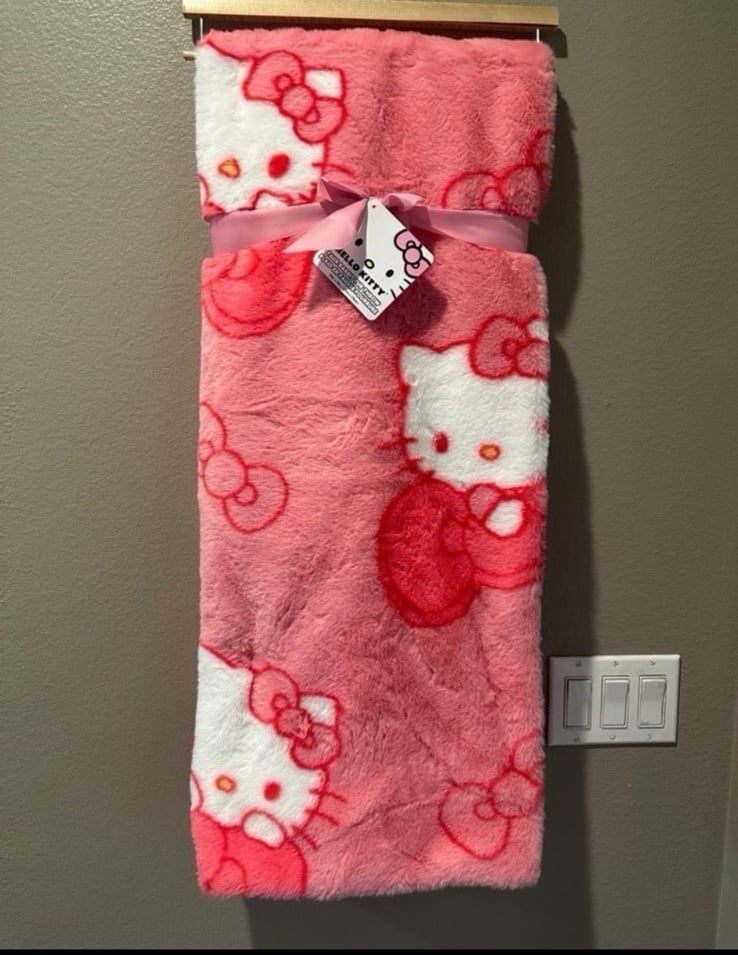NEW! Hello Kitty Bow Faux Rabbit Fur Throw