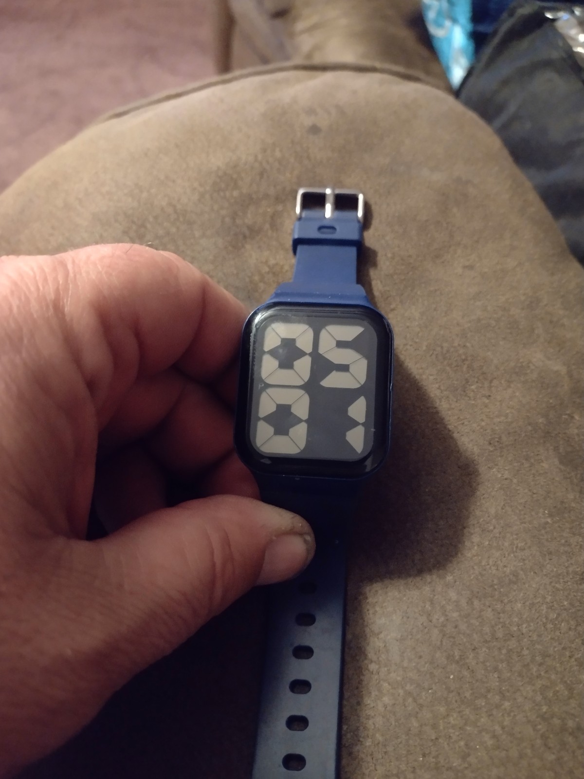 Sknei digital watch