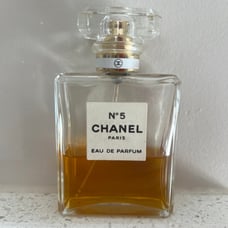 CHANEL N5 Paris perfume