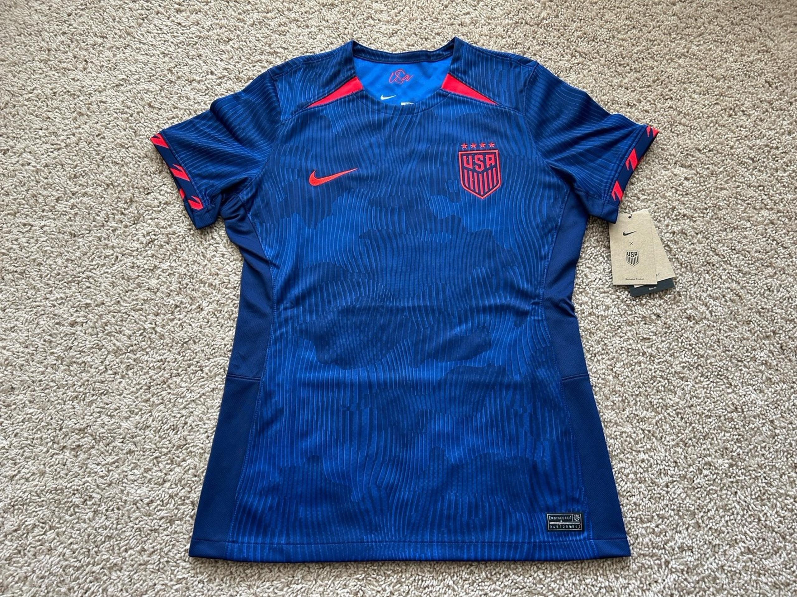 Nike USA soccer jersey women M Blue