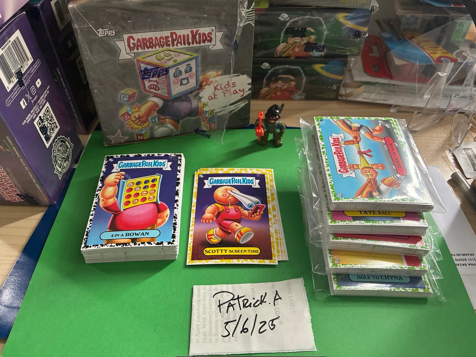 Garbage Pail Kids lots cards yellow,black and green