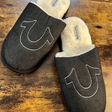TRUE RELIGION | men’s logo slippers. Size: M 9-10