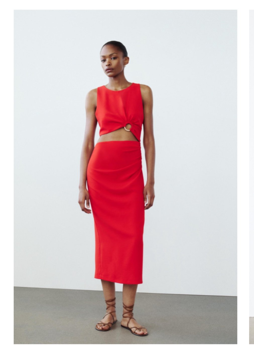 CUT OUT RING MIDI DRESS RED. SIZE M