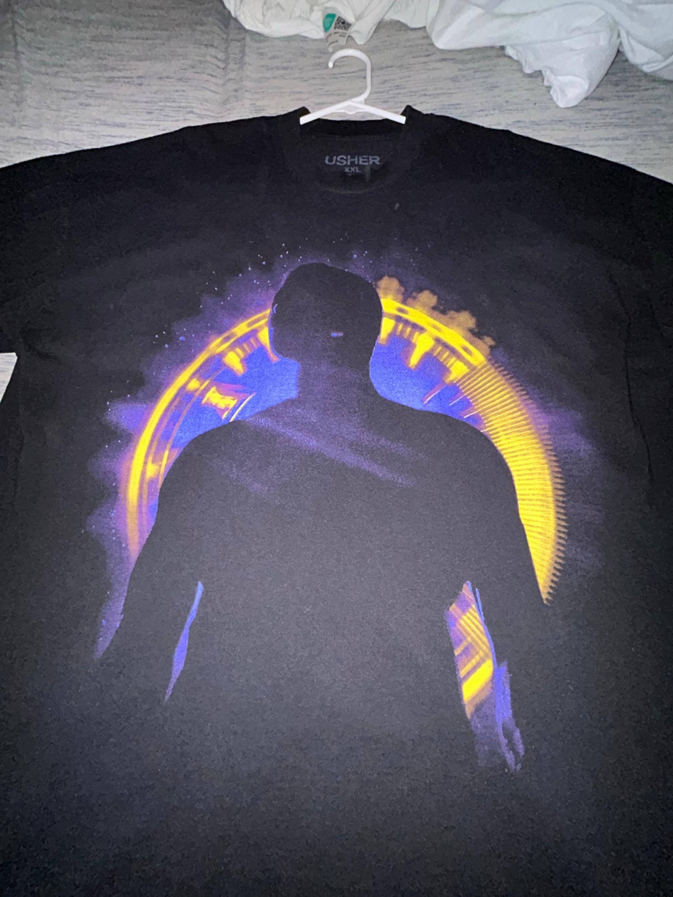 Usher “Past Present Future” 2024 CFG Bank Arena Baltimore Music Concert T-Shirt