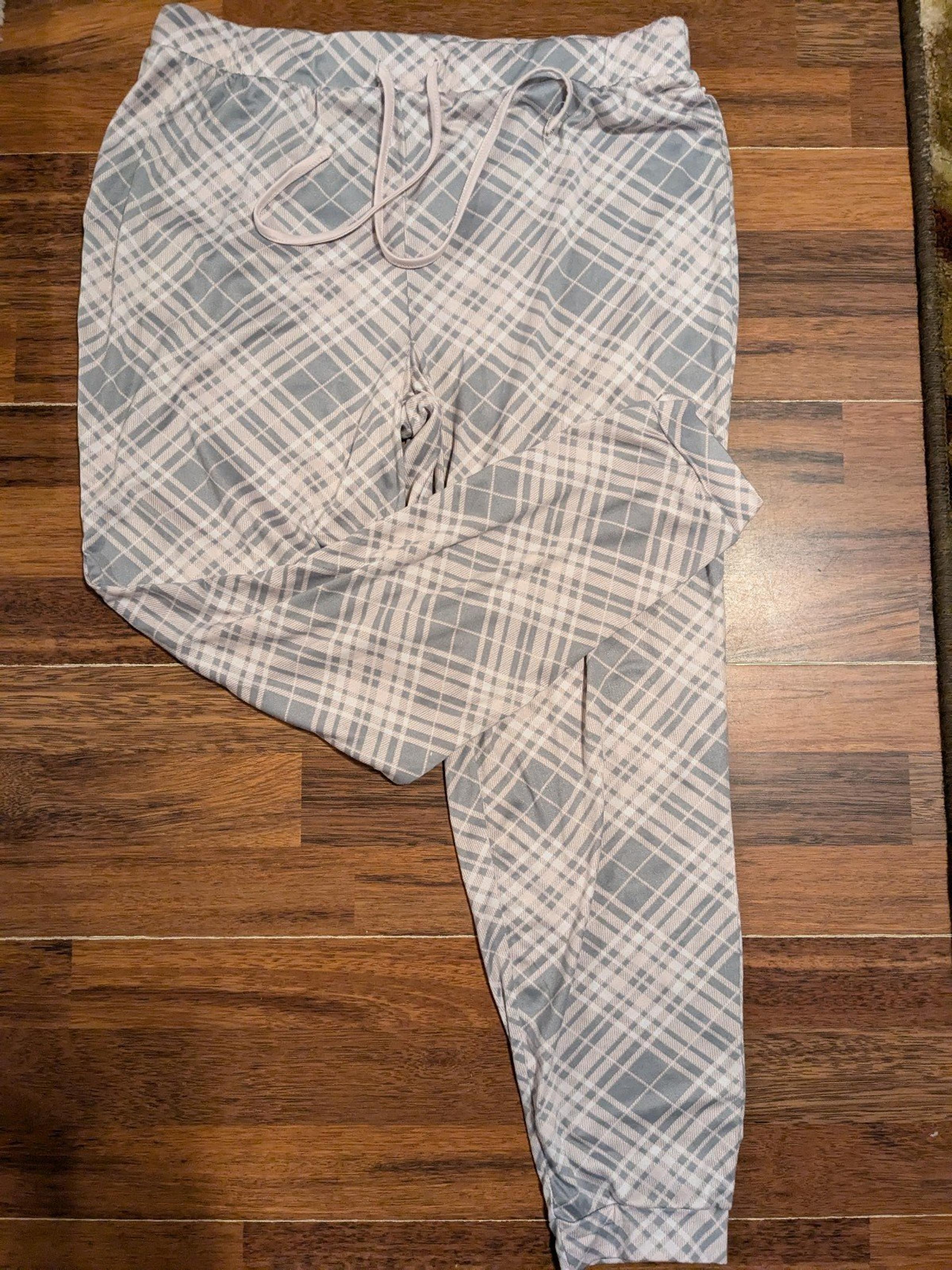 Rae Dunn women's loungers. Size is large.