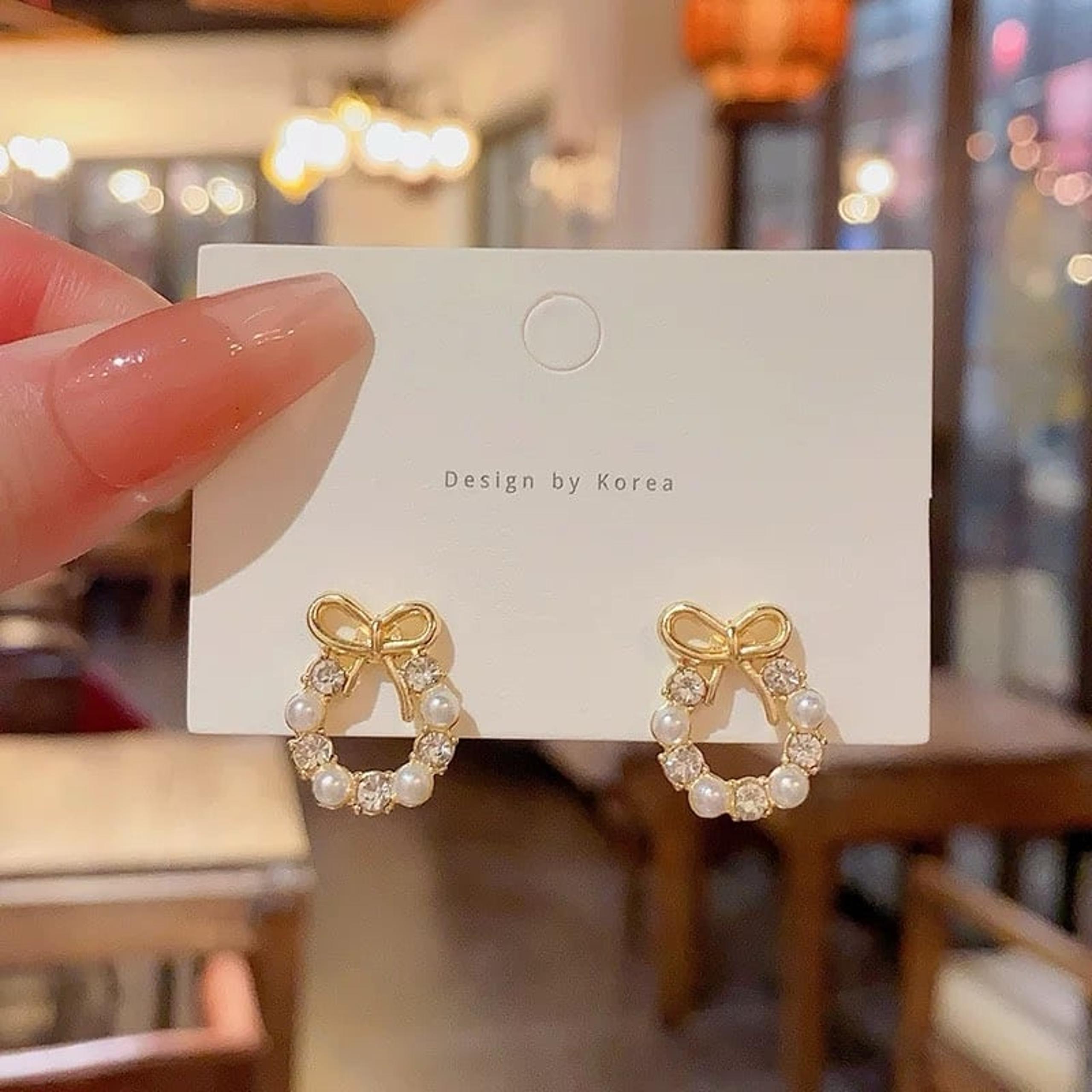 Golden kitty earring