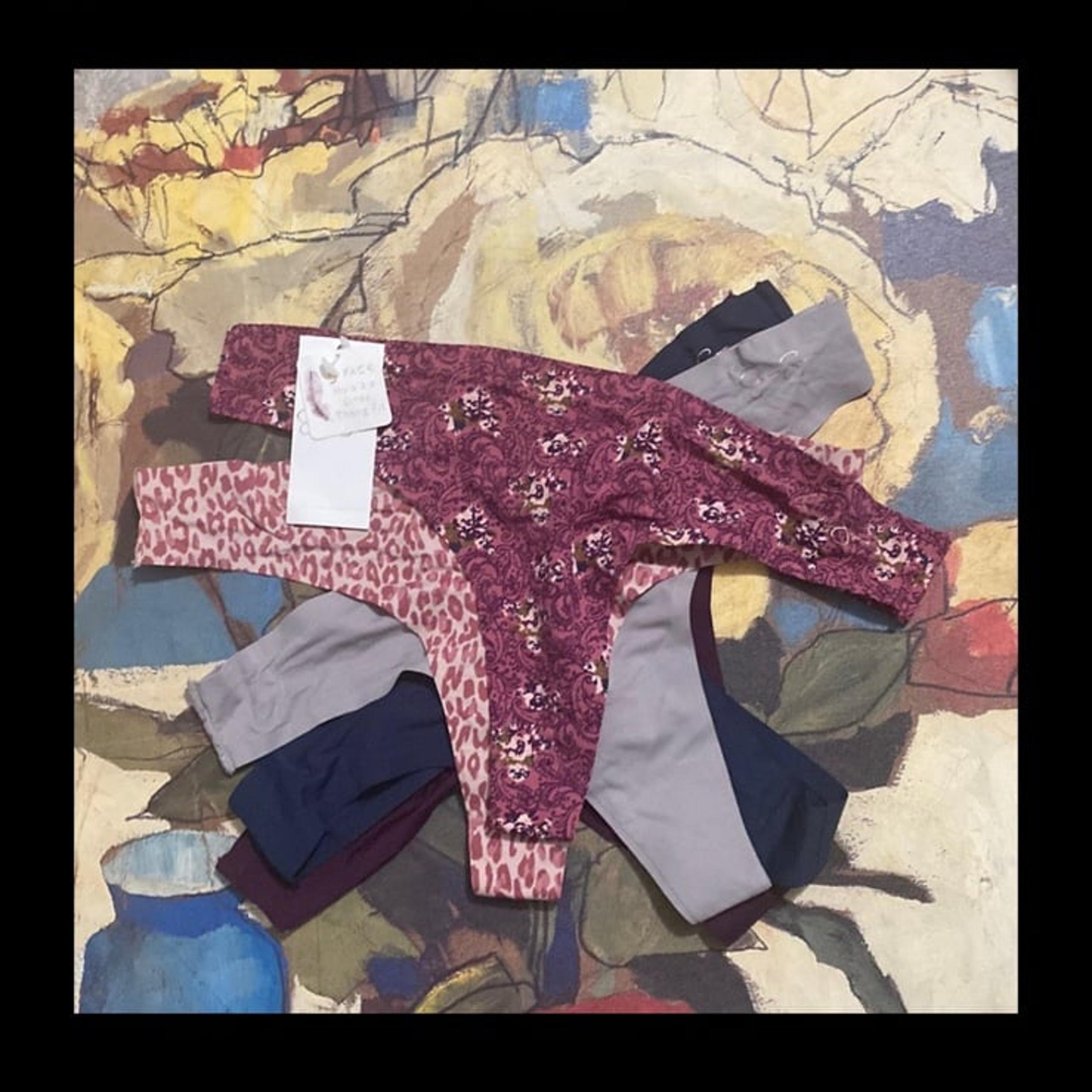5 Jessica Simpson No Show Thongs (size:M)