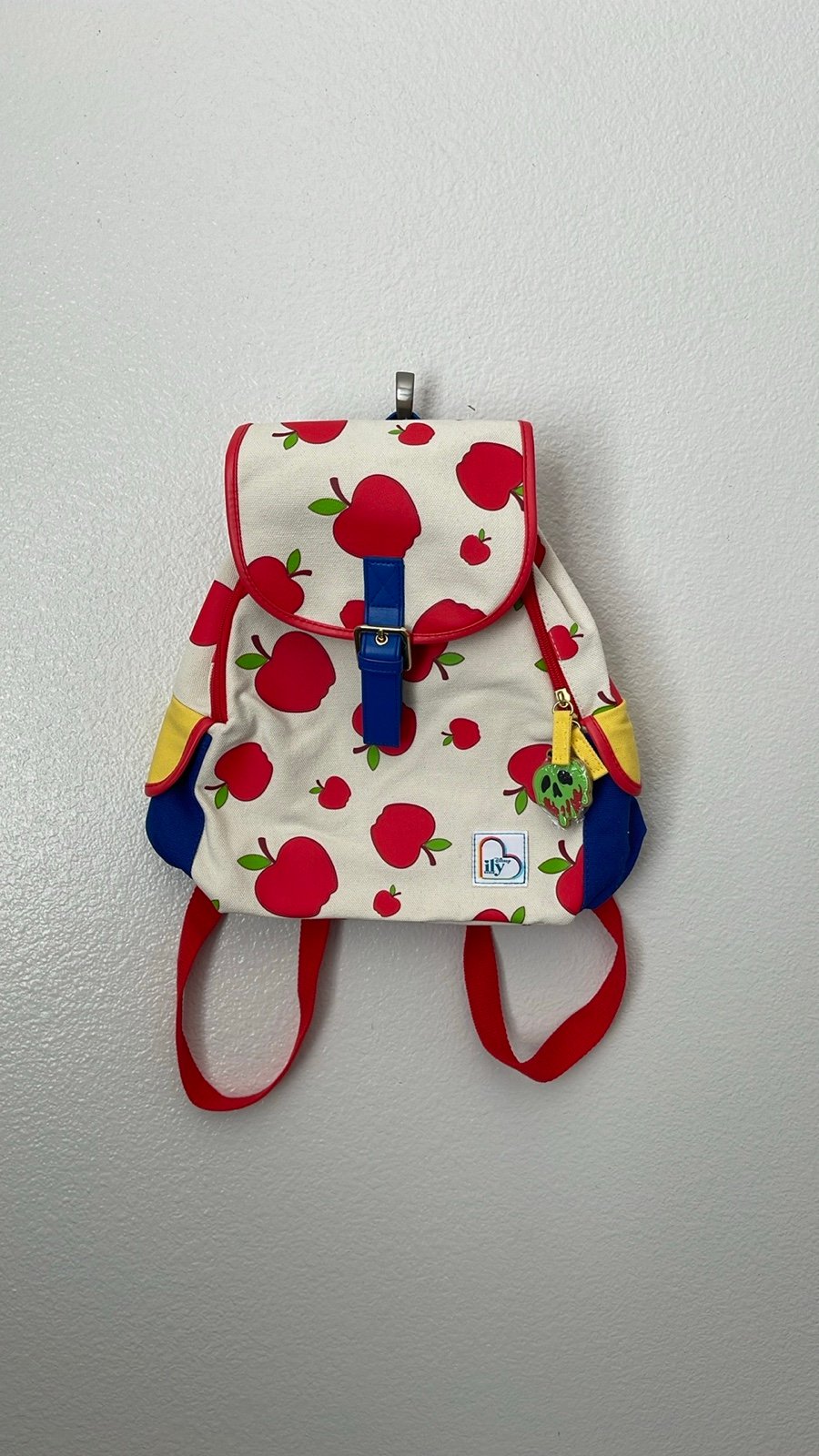 New NWT Disney Parks Disneyland ily4ever Snow White poison apple backpack purse