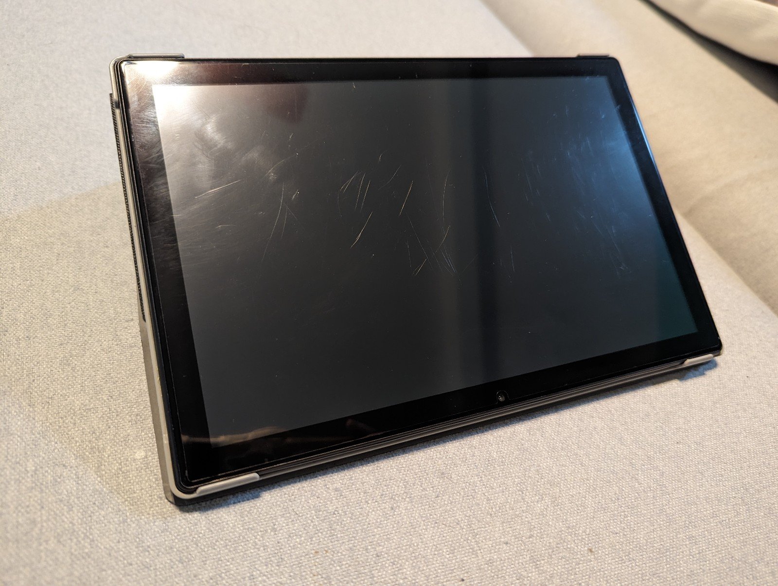 Aocwei 10 Android Tablet w/ Accessories