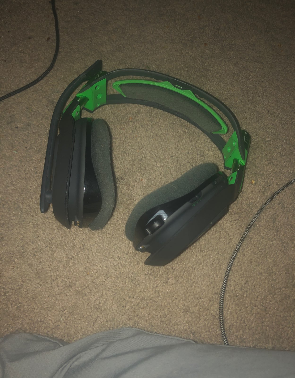 Astro a50s Green/Black comes with base s