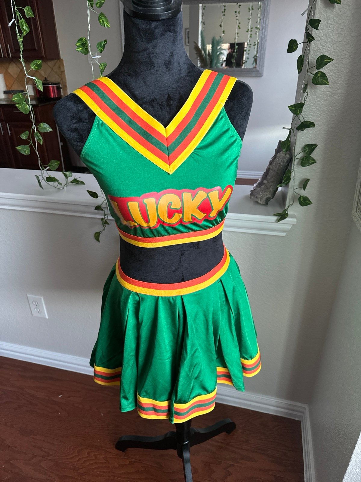 costume