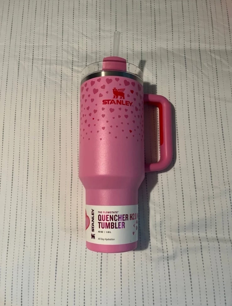 Stanley Flowstate Quencher H2.0 Tumbler 40oz Pink Hearts