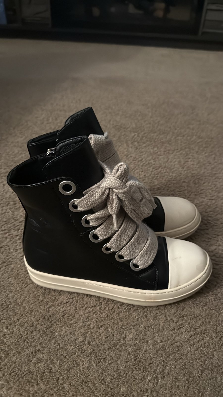 Used pair of Rick Owen boots!! Size 8.5W! I can clean before shipping!