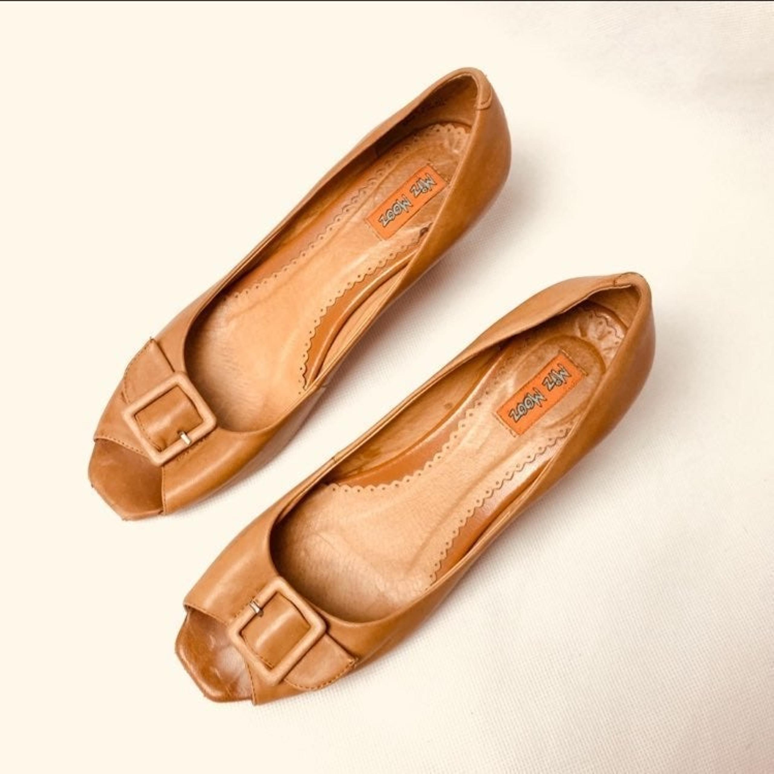 Miz Mooz tan Leather Peep Toe buckle toe Wedge shoes sz 8 womens luxury heels
