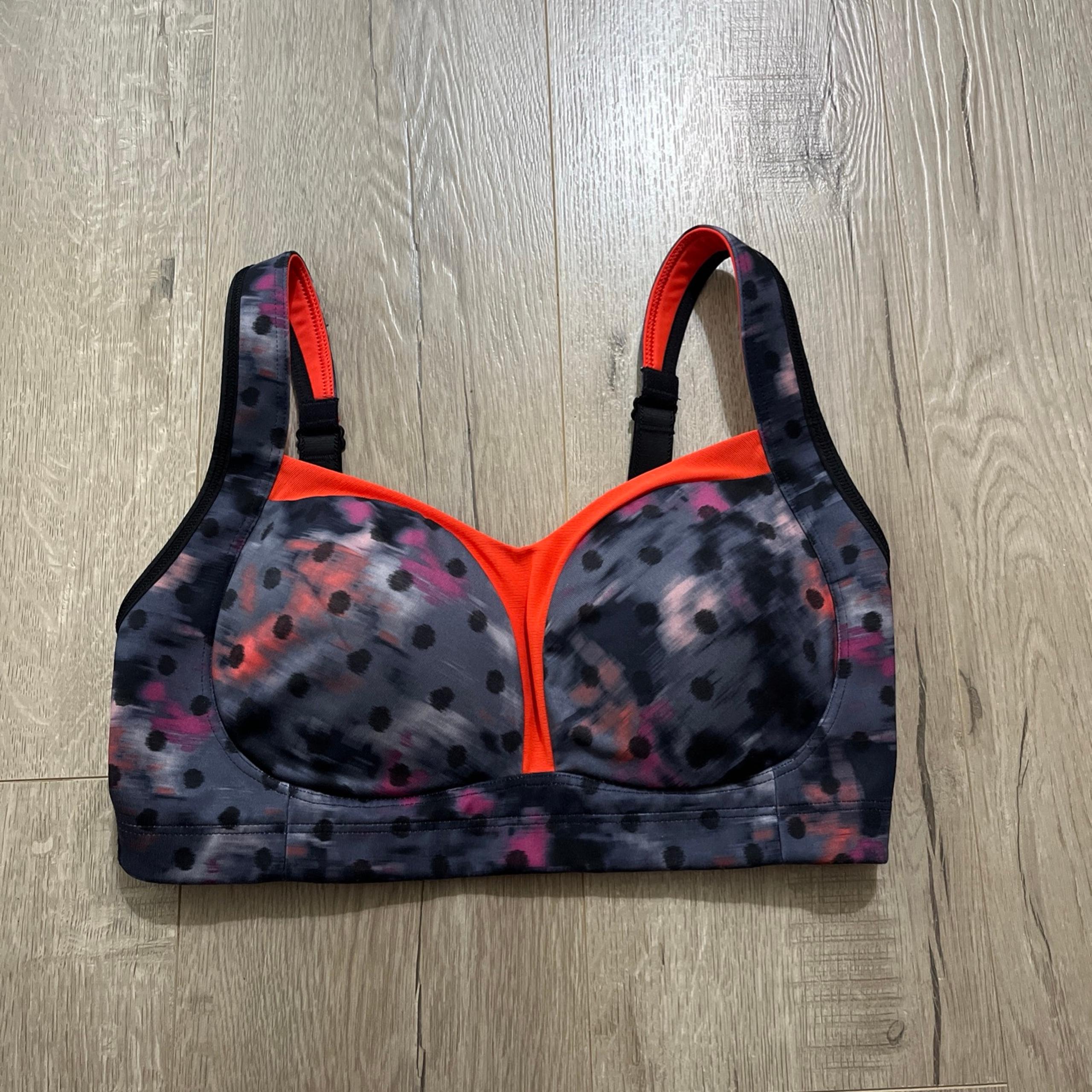 lululemon sports bra 34 DD Activewear Performance Light Support Removable Pads
