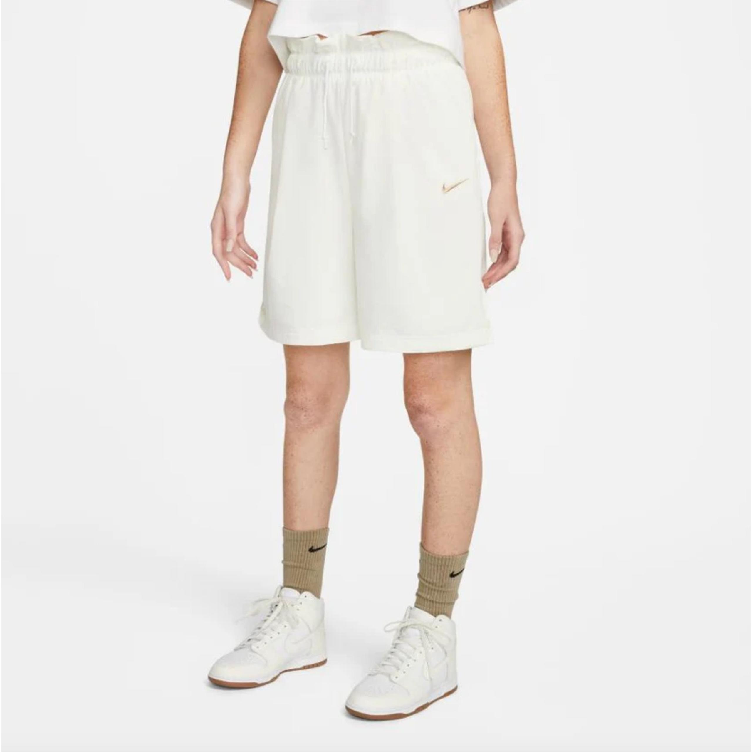 Nike Sportswear Everyday Modern Women's High-Rise Shorts in White, Size Medium
