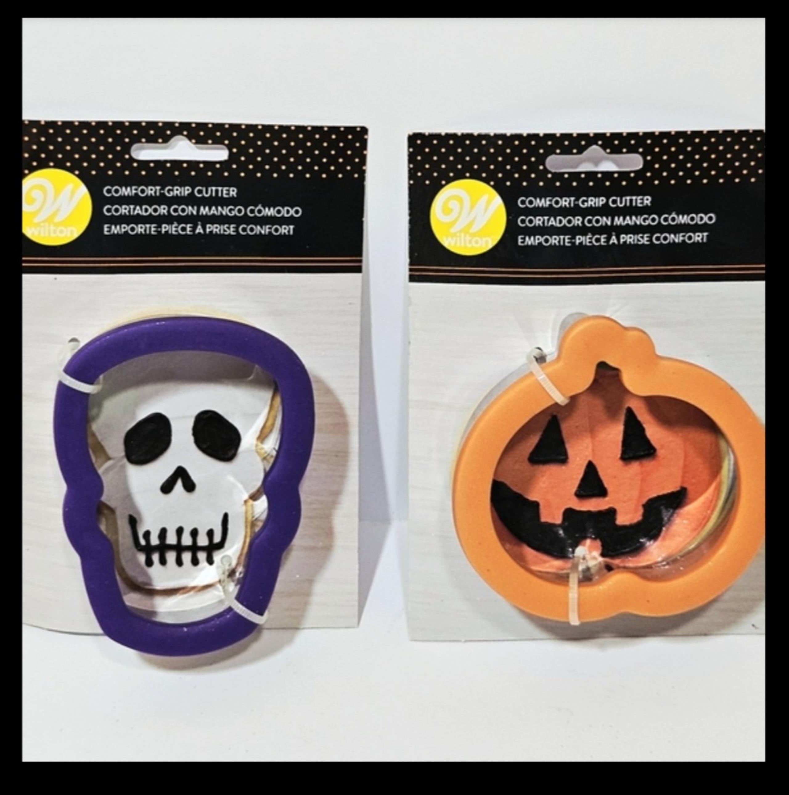 Wilton Halloween Comfort Grip Cookie Cutters - Skull and Pumpkin NEW!!!