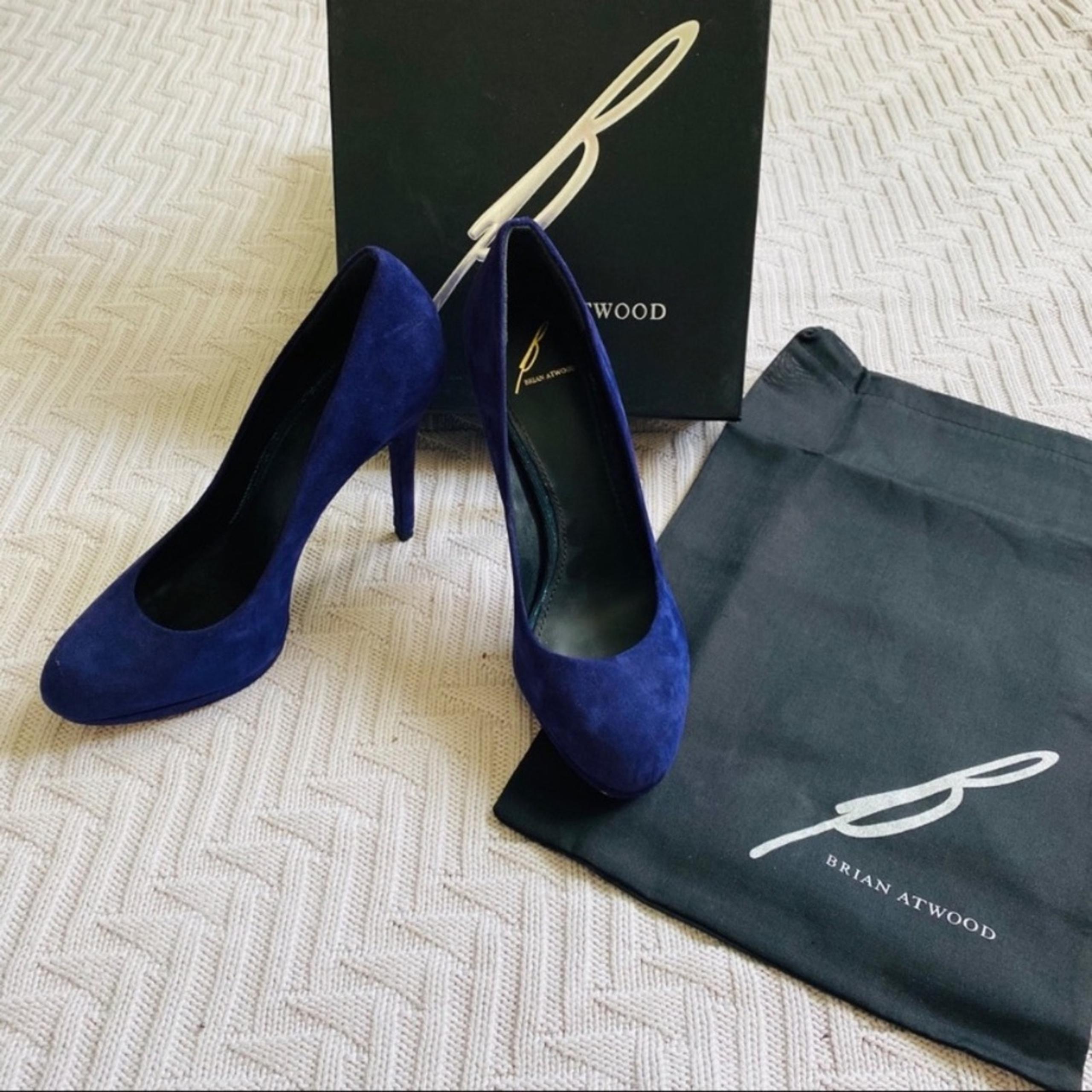 B Brian Atwood purple suede pumps