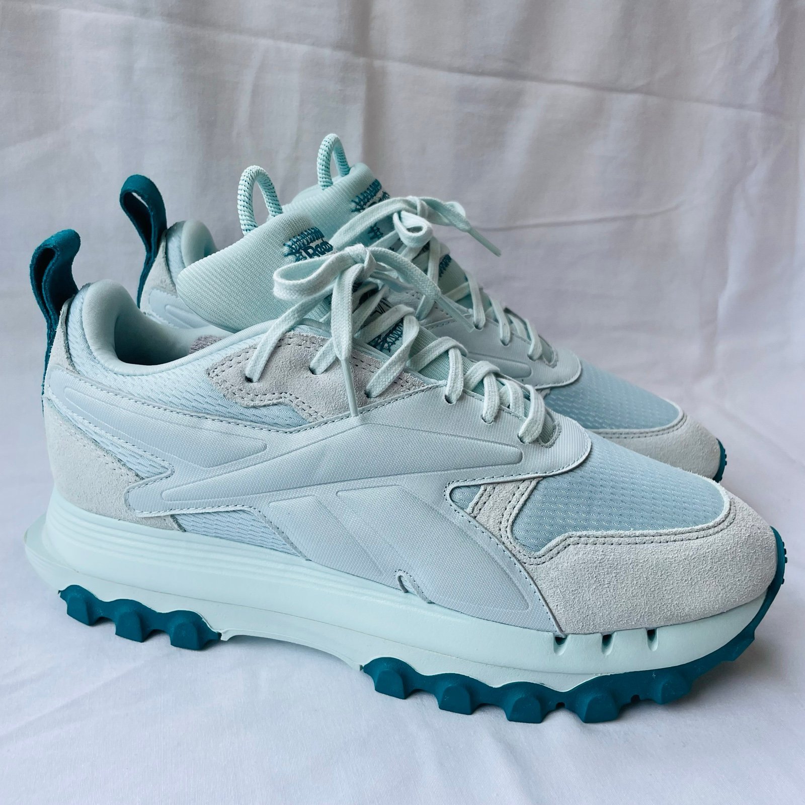 Stacked Reebok Classics Leather V2’ Core Whisper Blue/Seaport Teal Wmns Sz. 11