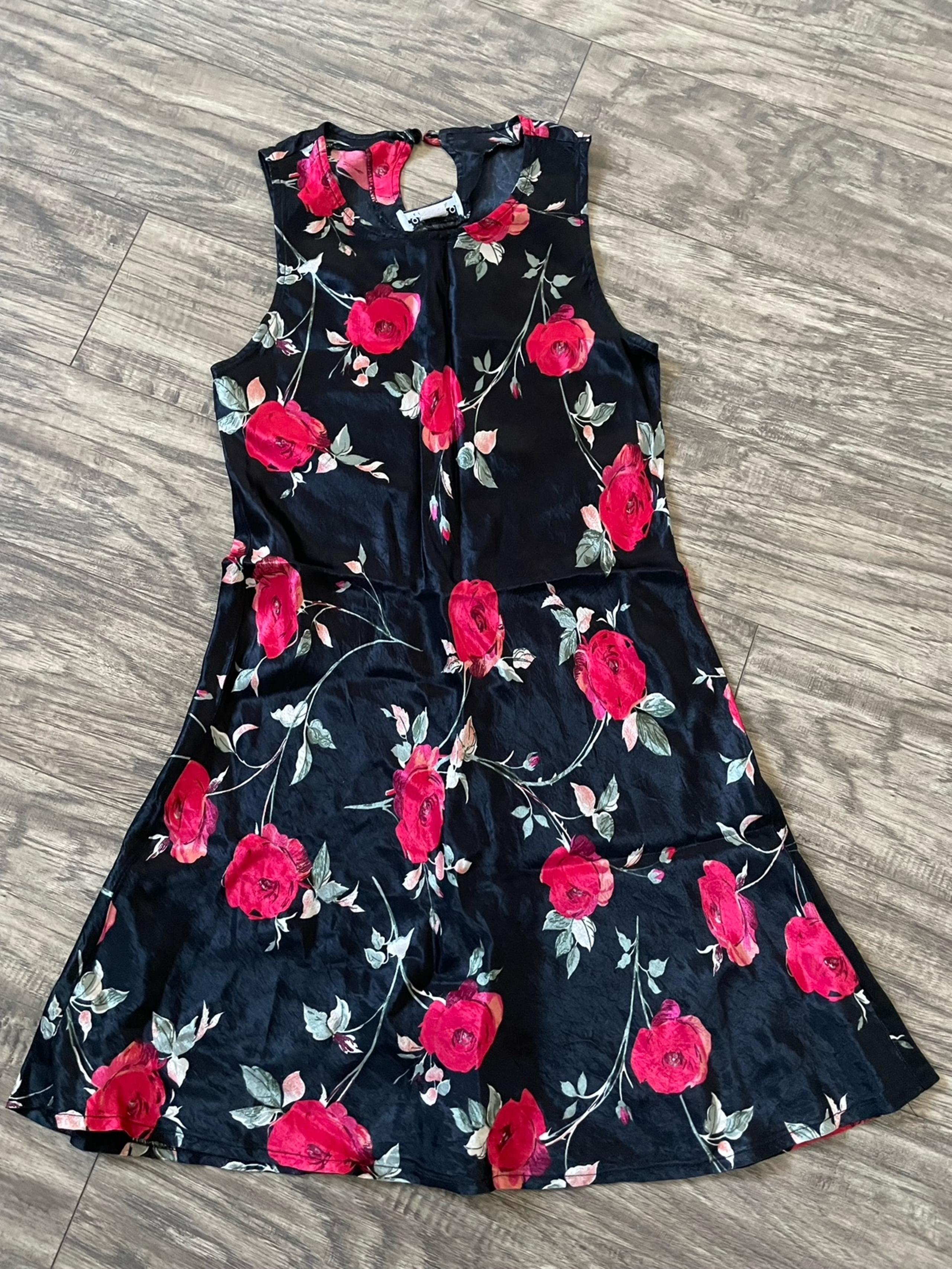 Vintage red roses Dress