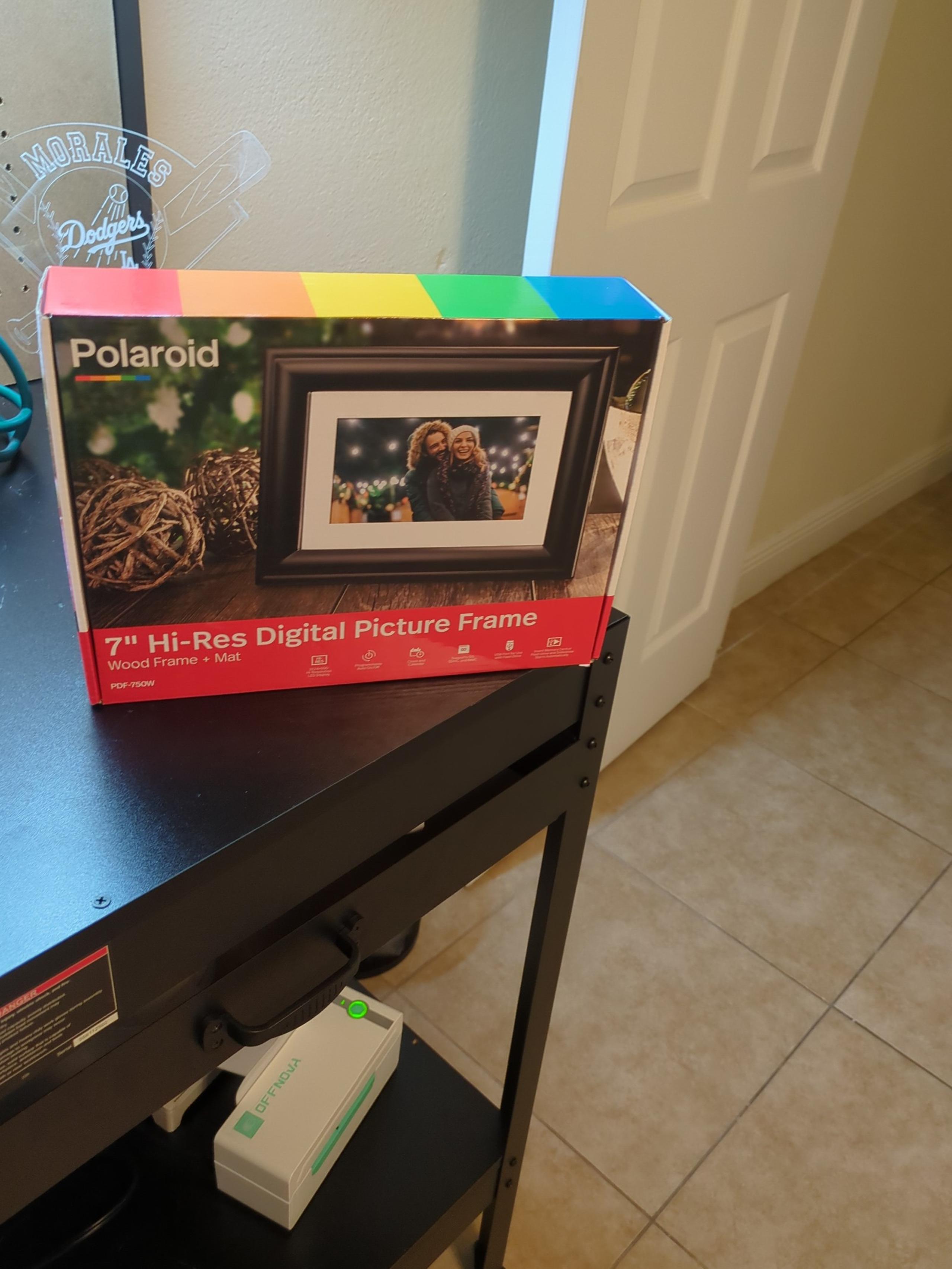 Polaroid 7" hi-res digital picture frame