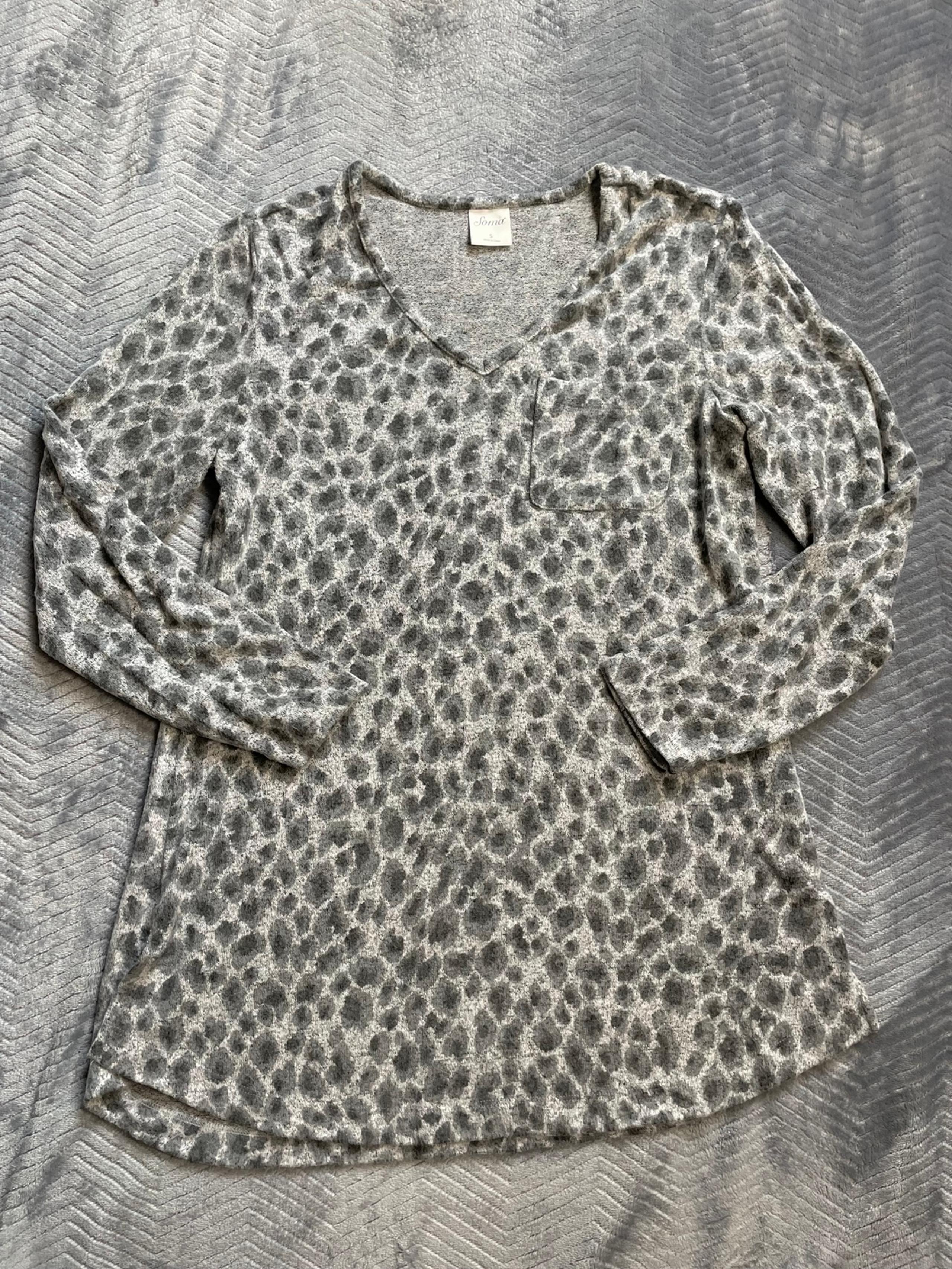 Soma Brushed Cozy Gray Leopard Long Sleeve Pocket Pajama Top Small