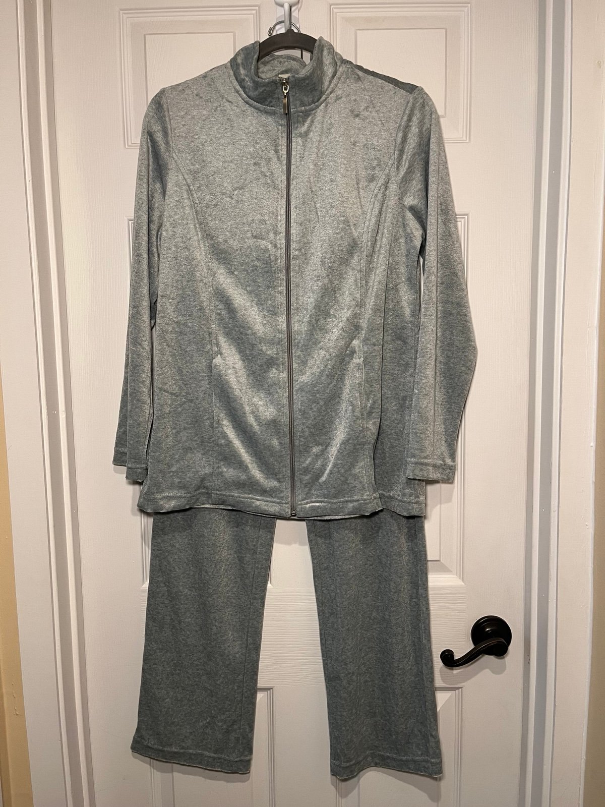 Appleseed’s Size Medium Velour Silver Grey Cozy Soft Sweatsuit